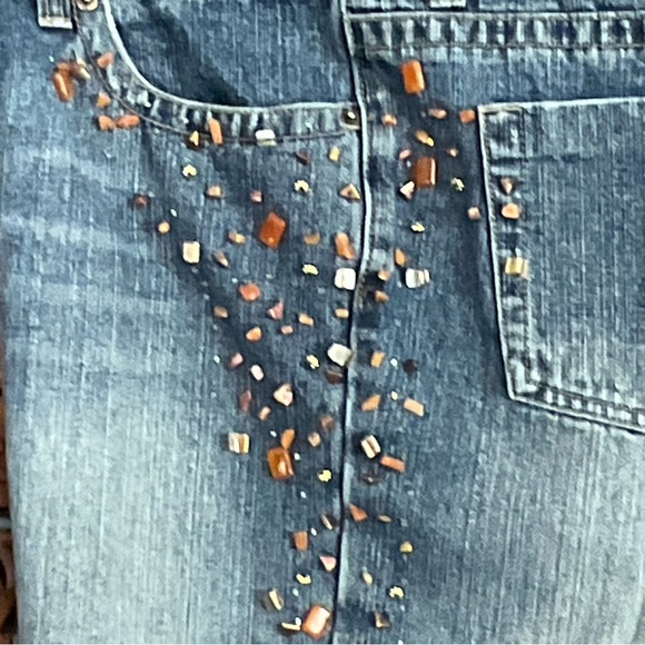 Guess Size 31 Ladies Straight Leg, Medium Wash, Faded, Embellished Jeans - Picture 7 of 16